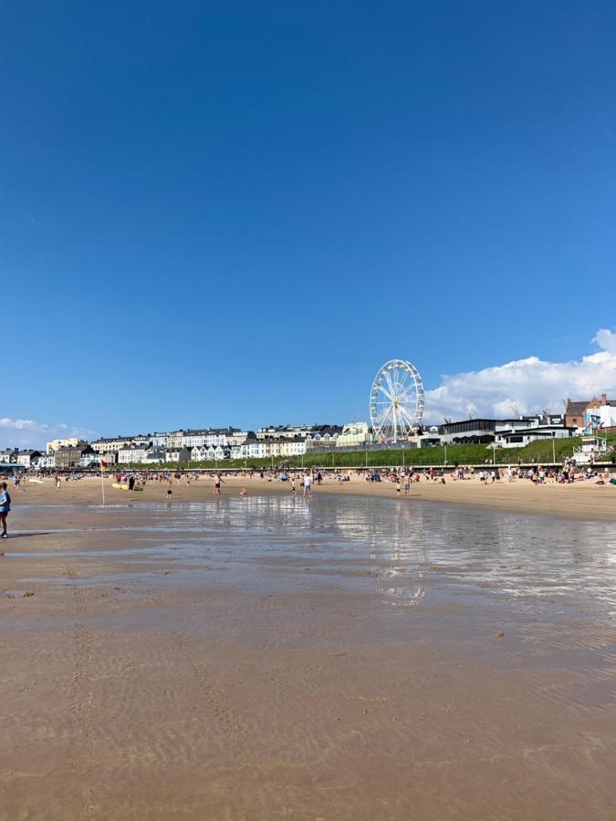 Apartament Stunning 3 Bed Seafront Mansion Building Sleeps 6 Adults Or 8 With Kids Portrush Zewnętrze zdjęcie