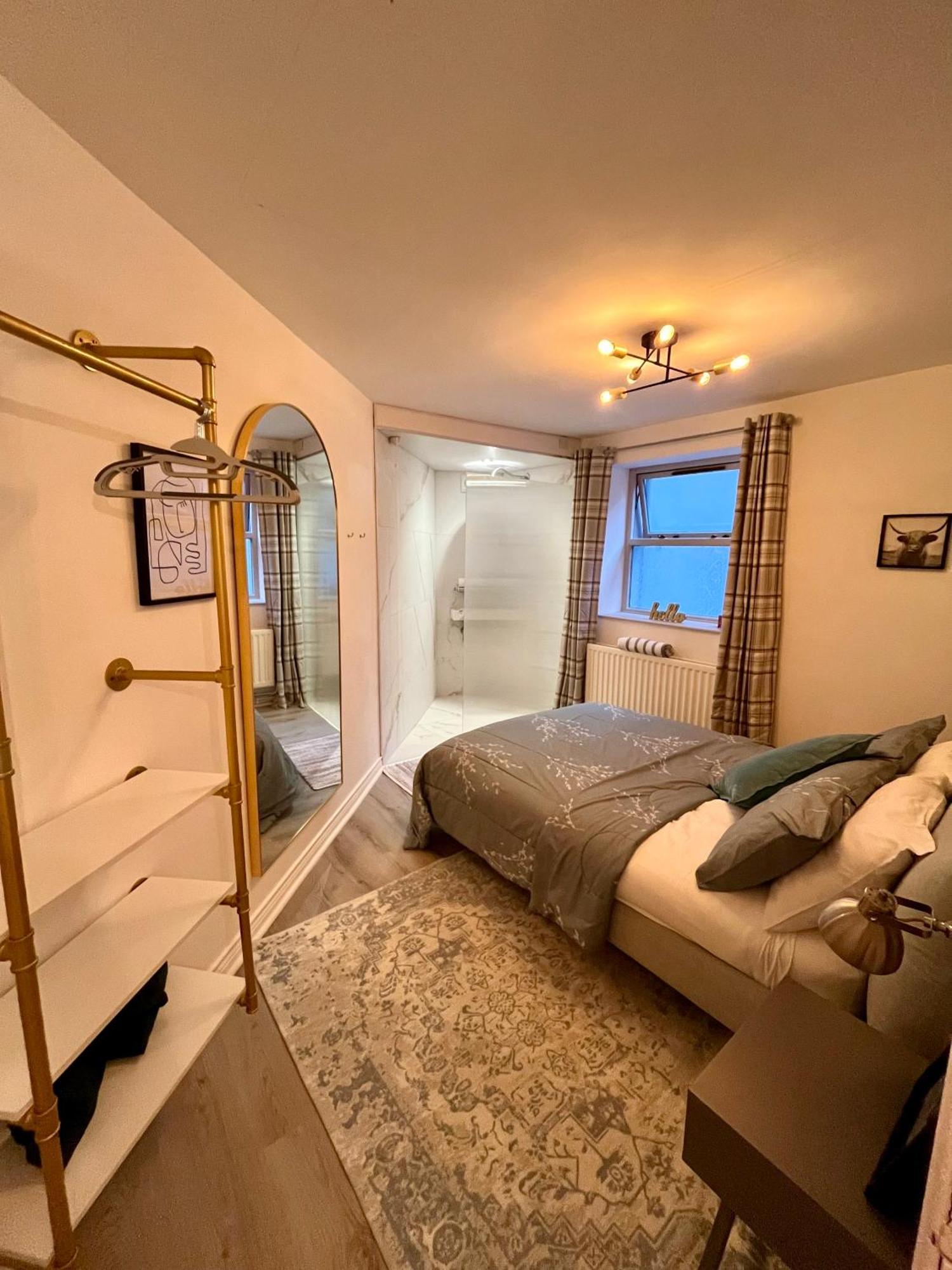 Apartament Stunning 3 Bed Seafront Mansion Building Sleeps 6 Adults Or 8 With Kids Portrush Zewnętrze zdjęcie